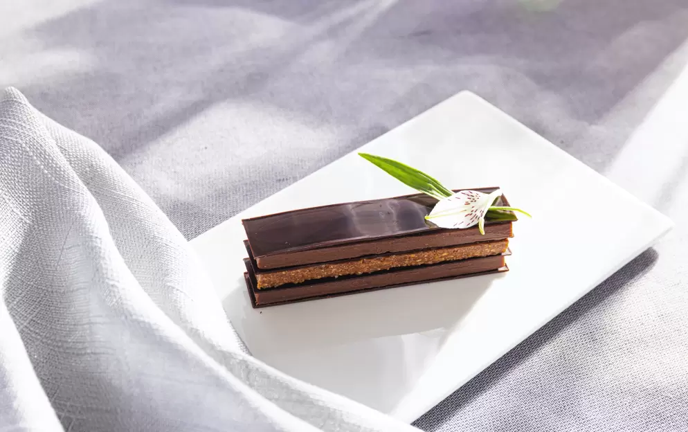 RSSC, Seven Seas Grandeur, Chartreuse 1.jpg